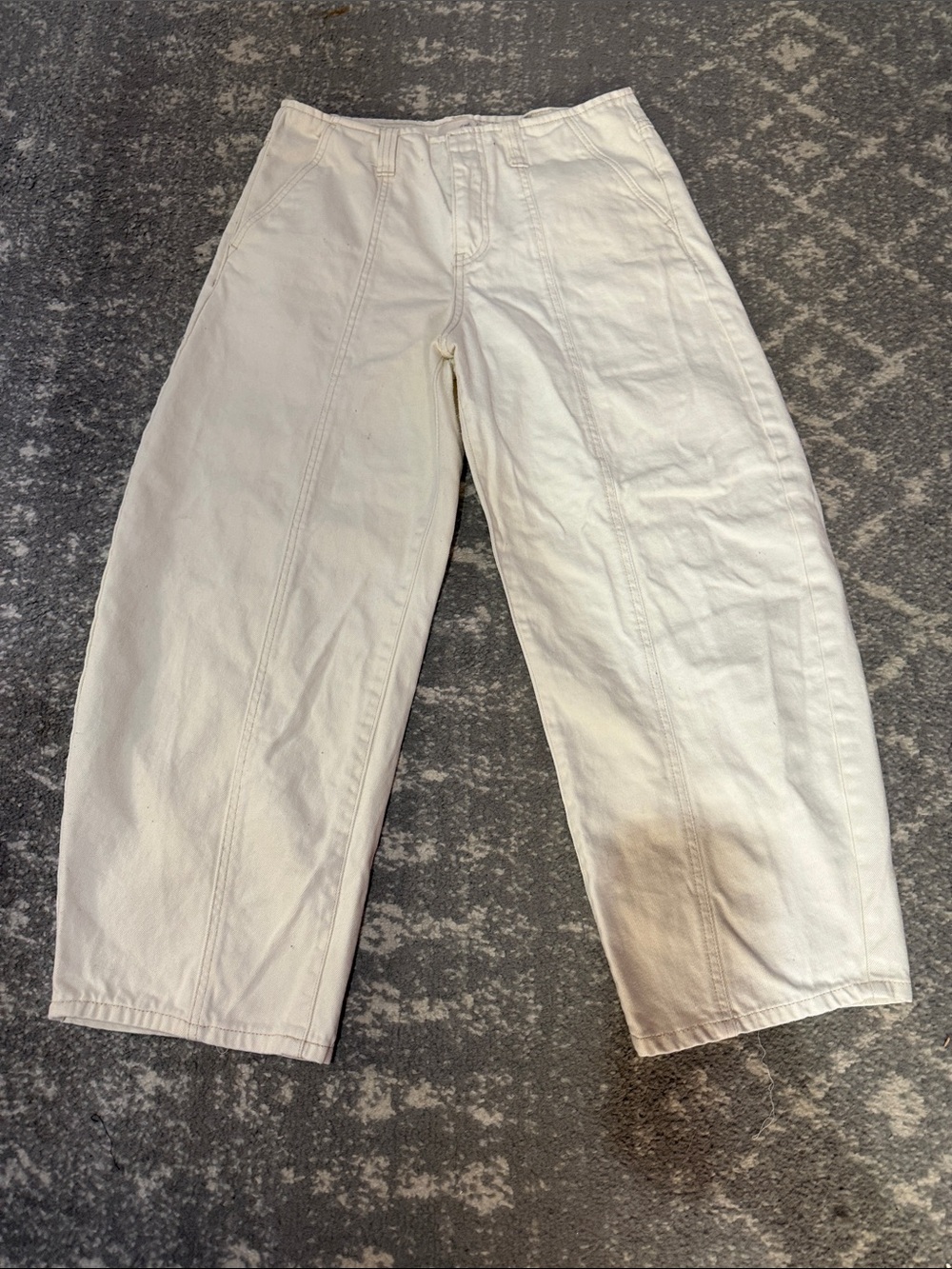 Universal Thread Cream Straight-Leg Jeans with Center Seams